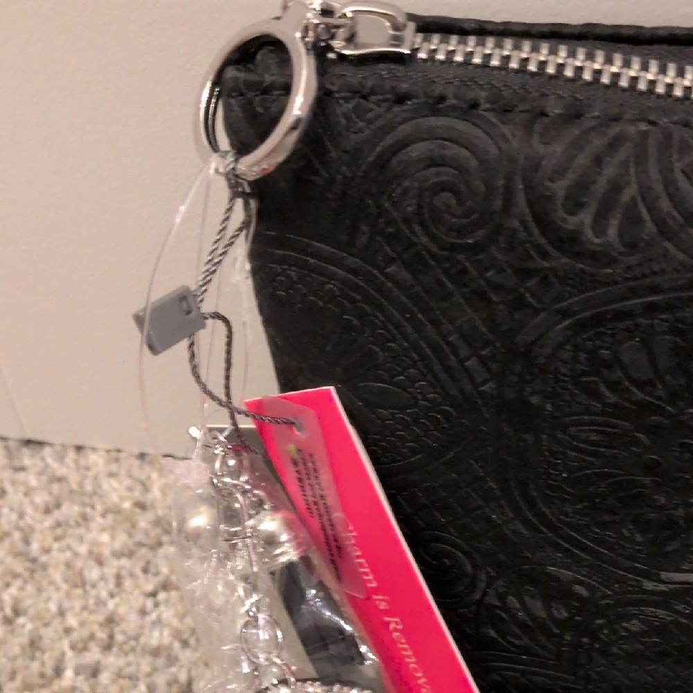nwt  Vince Camuto Black Textured Clutch with Skull Accent - Picture 4 of 9